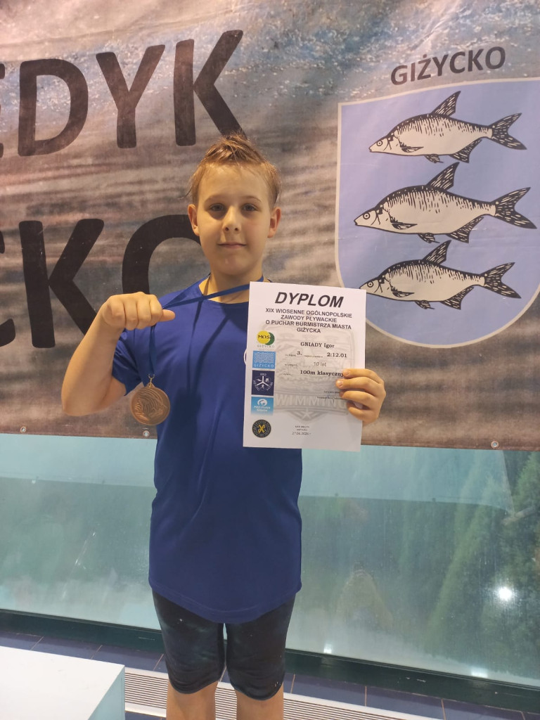 Marlin w Płocku, Płetwal w Giżycku. Kwietniowe występy pływaków