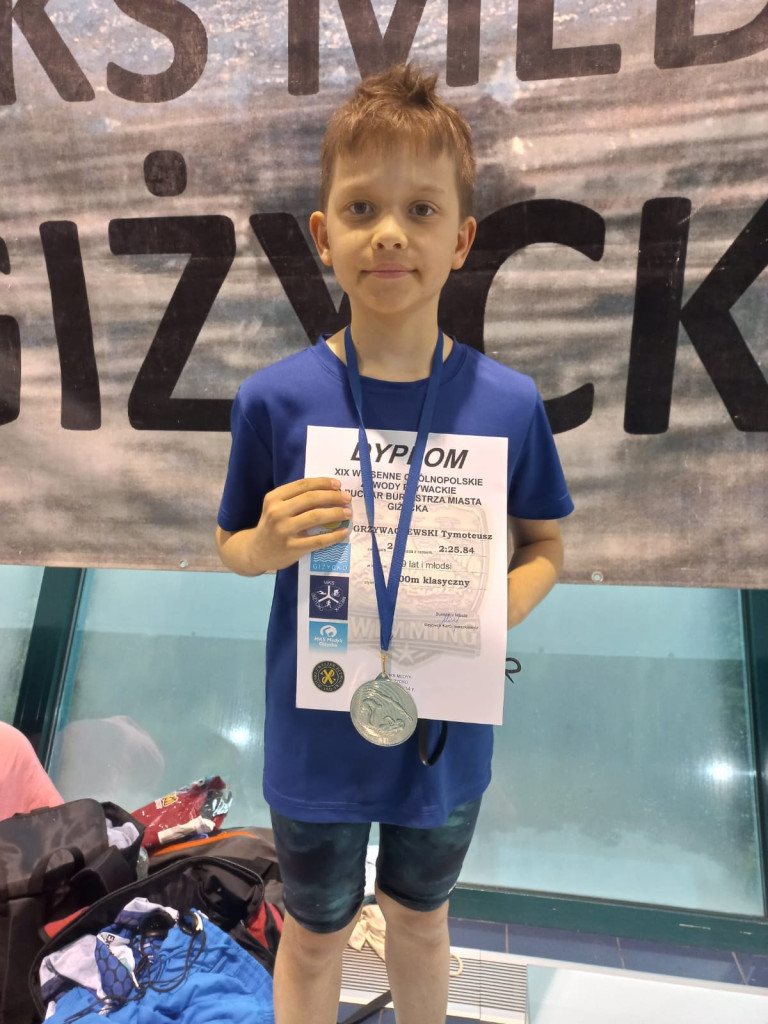 Marlin w Płocku, Płetwal w Giżycku. Kwietniowe występy pływaków