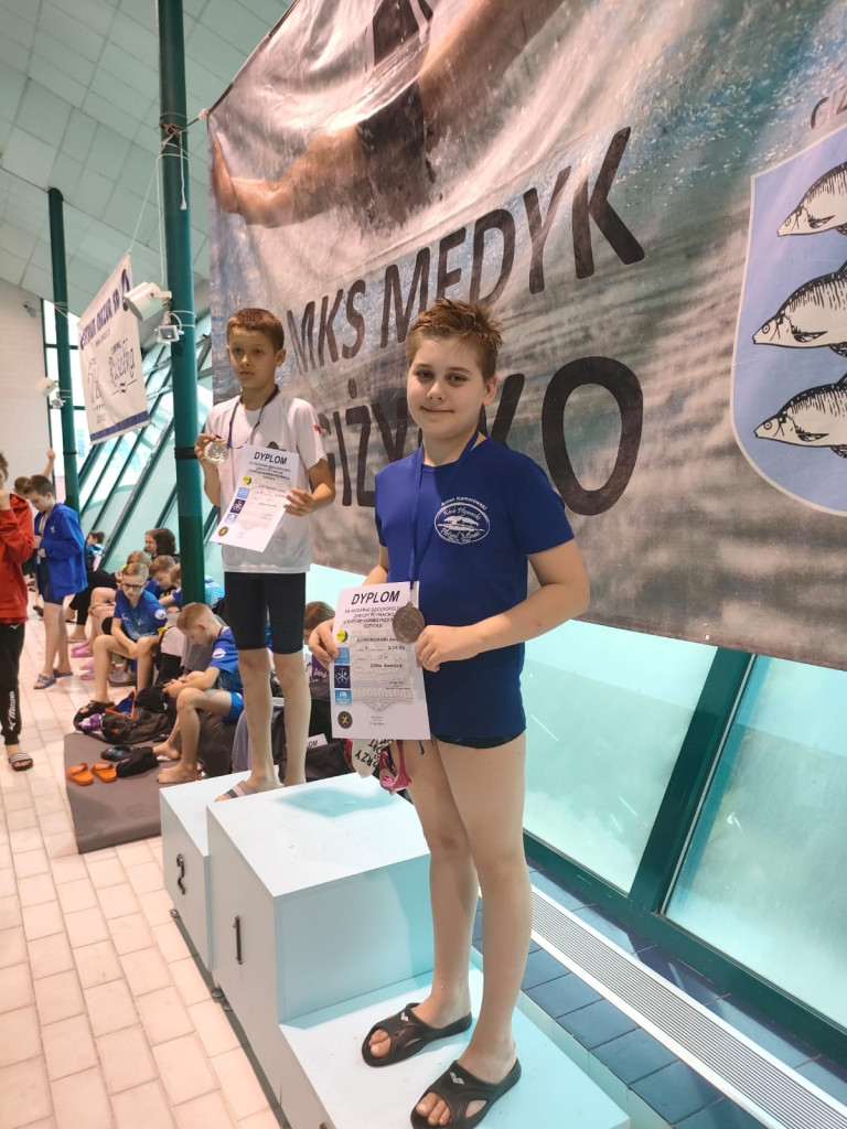 Marlin w Płocku, Płetwal w Giżycku. Kwietniowe występy pływaków