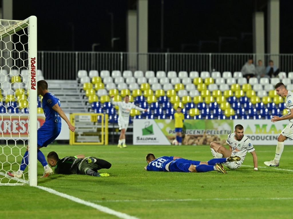 Cenne wyjazdowe oczko. Straty odrobione trzy razy