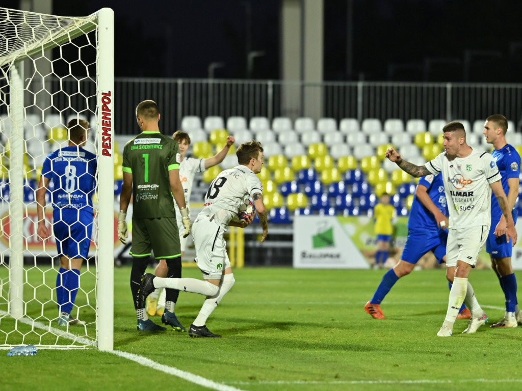 Cenne wyjazdowe oczko. Straty odrobione trzy razy