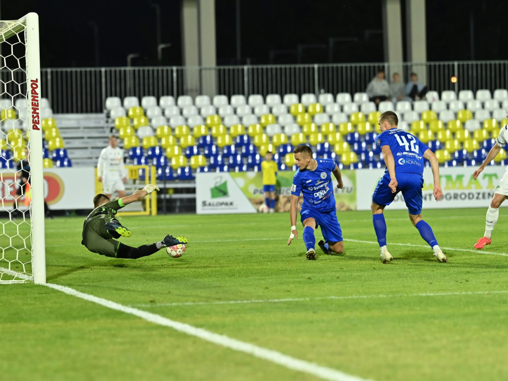 Cenne wyjazdowe oczko. Straty odrobione trzy razy