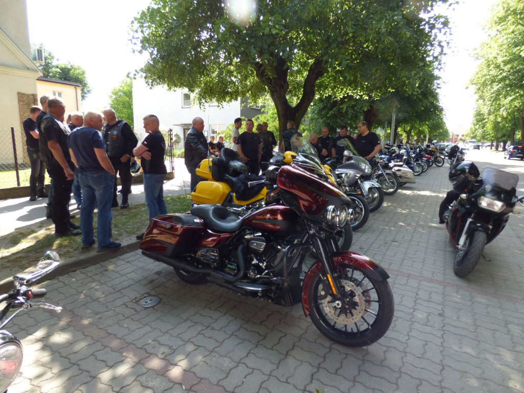 Parada motocykli przez Mławę i piknik [FILM, ZDJĘCIA]