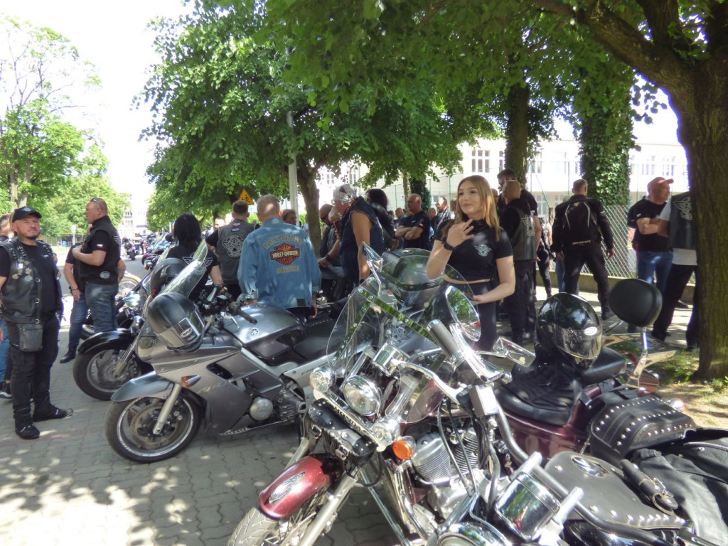 Parada motocykli przez Mławę i piknik [FILM, ZDJĘCIA]