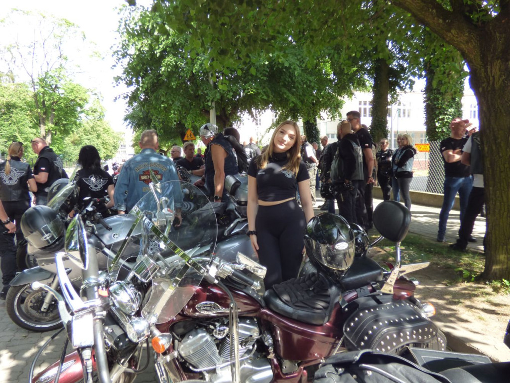 Parada motocykli przez Mławę i piknik [FILM, ZDJĘCIA]