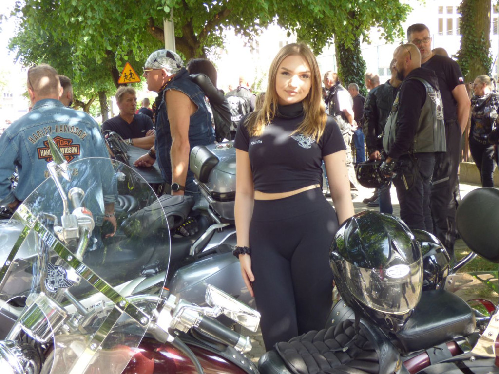 Parada motocykli przez Mławę i piknik [FILM, ZDJĘCIA]