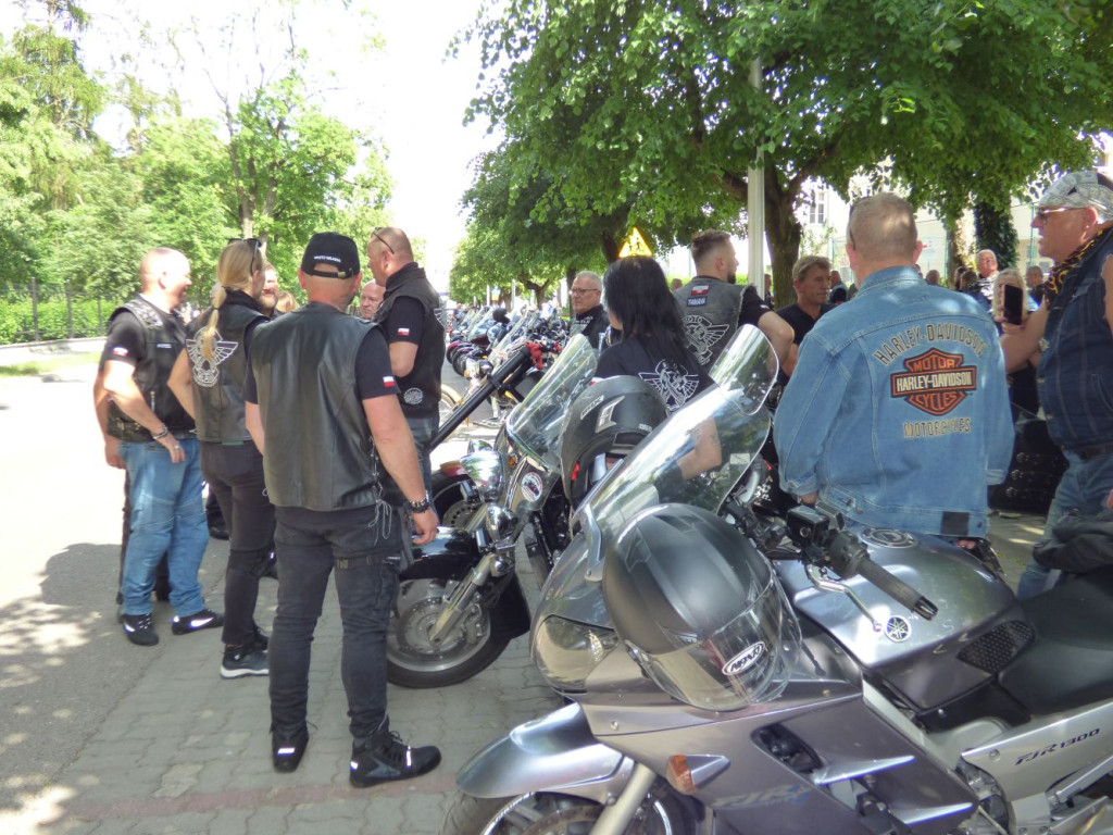 Parada motocykli przez Mławę i piknik [FILM, ZDJĘCIA]
