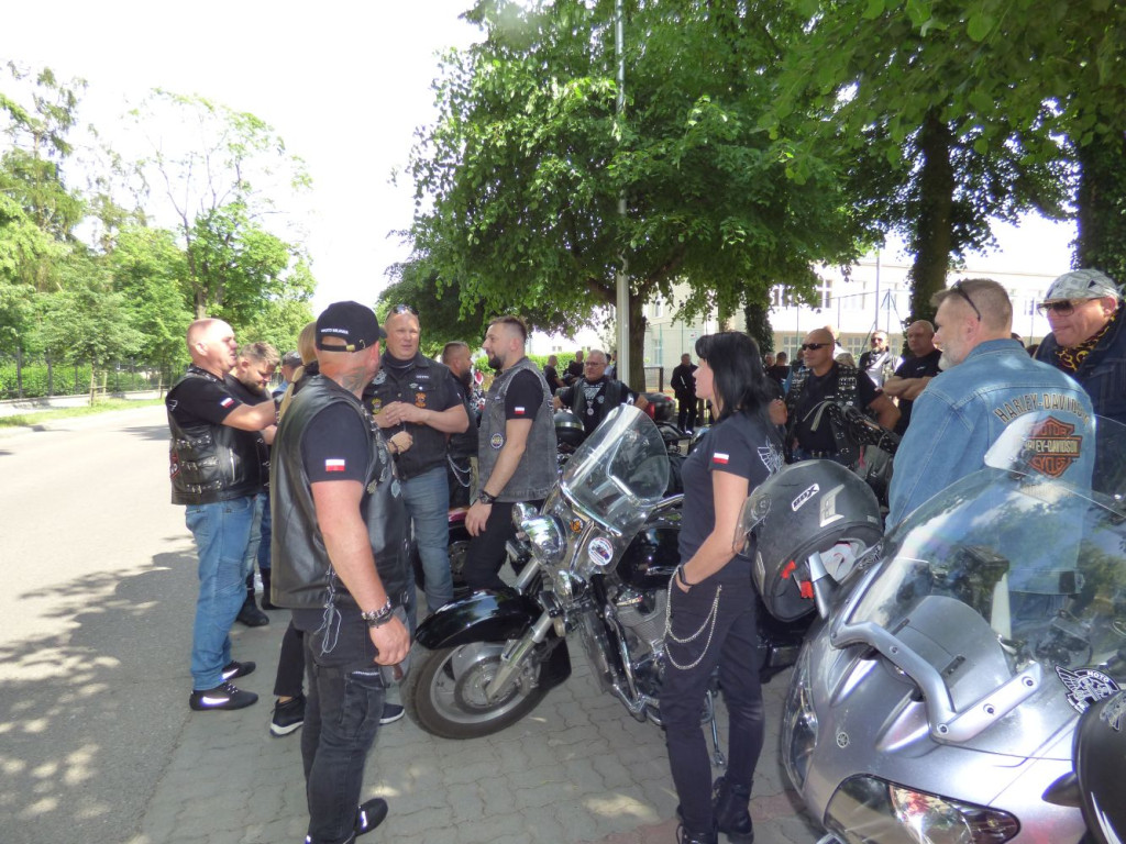Parada motocykli przez Mławę i piknik [FILM, ZDJĘCIA]