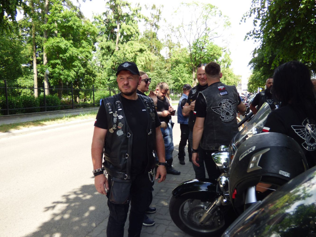 Parada motocykli przez Mławę i piknik [FILM, ZDJĘCIA]
