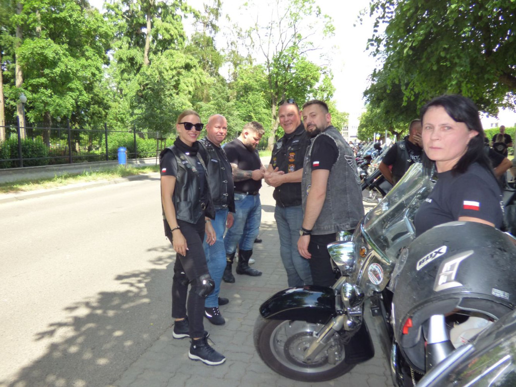 Parada motocykli przez Mławę i piknik [FILM, ZDJĘCIA]