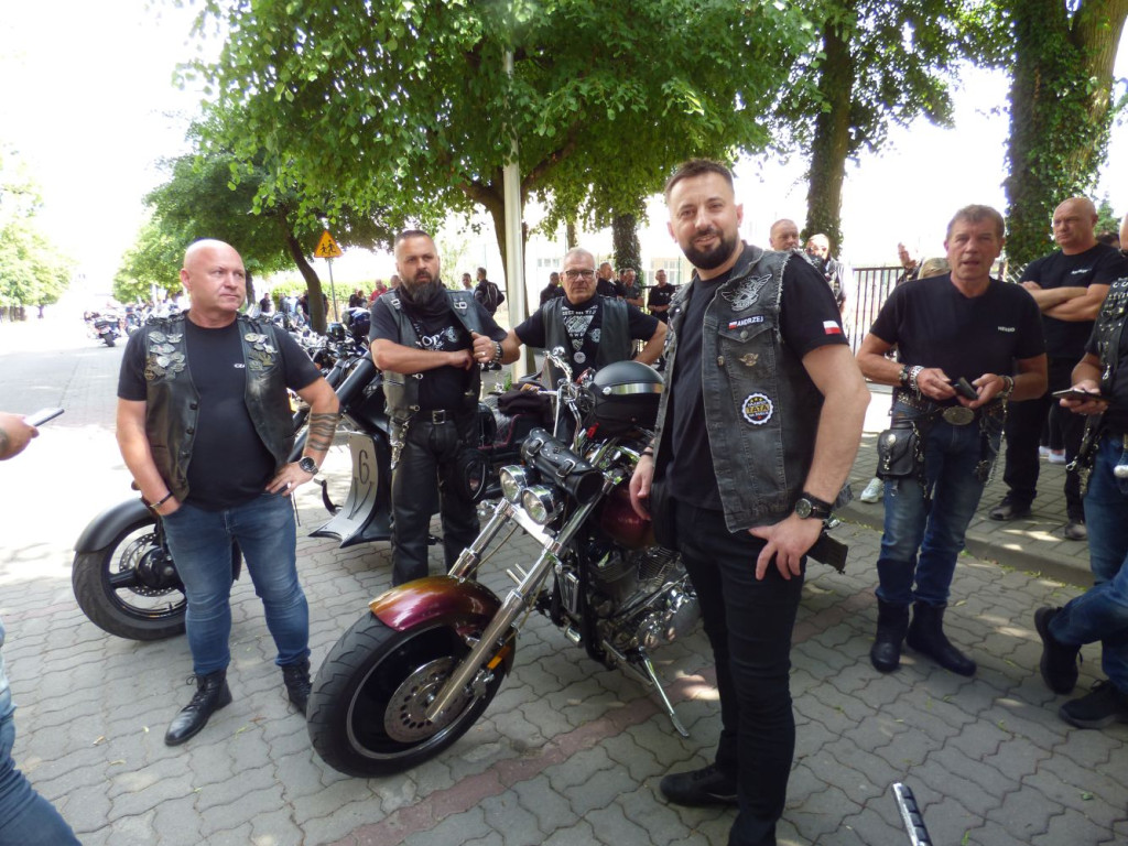 Parada motocykli przez Mławę i piknik [FILM, ZDJĘCIA]
