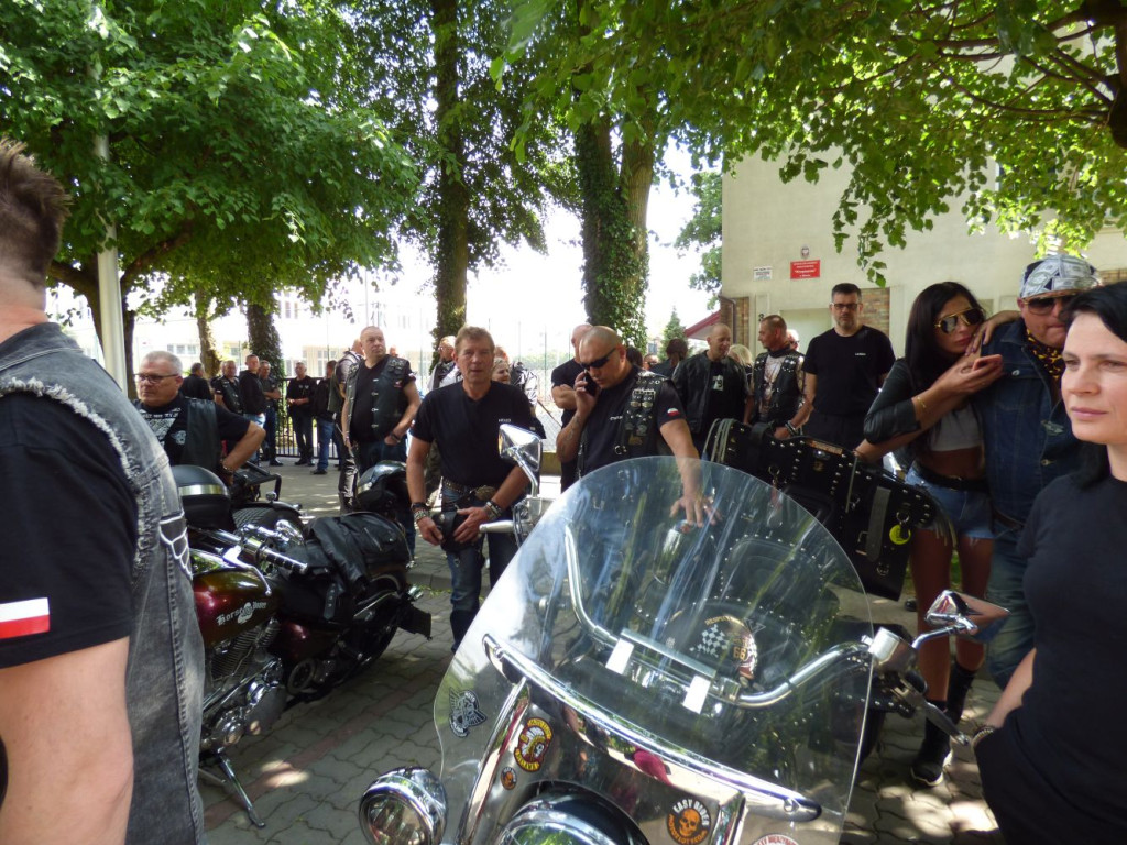 Parada motocykli przez Mławę i piknik [FILM, ZDJĘCIA]