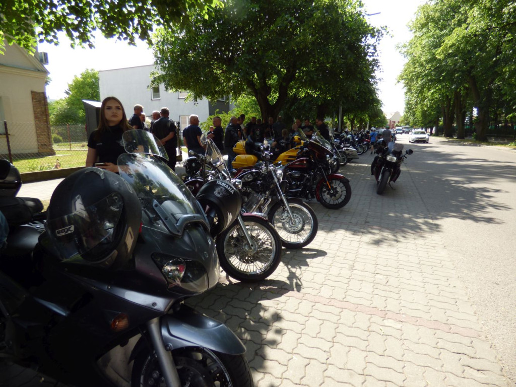 Parada motocykli przez Mławę i piknik [FILM, ZDJĘCIA]