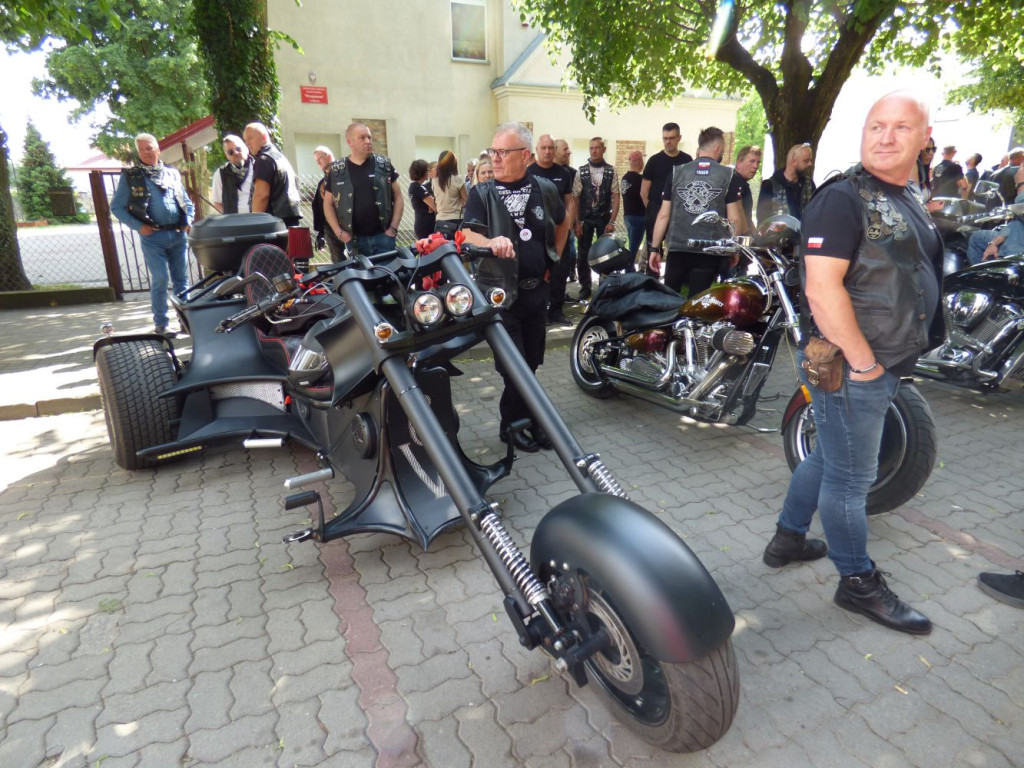 Parada motocykli przez Mławę i piknik [FILM, ZDJĘCIA]