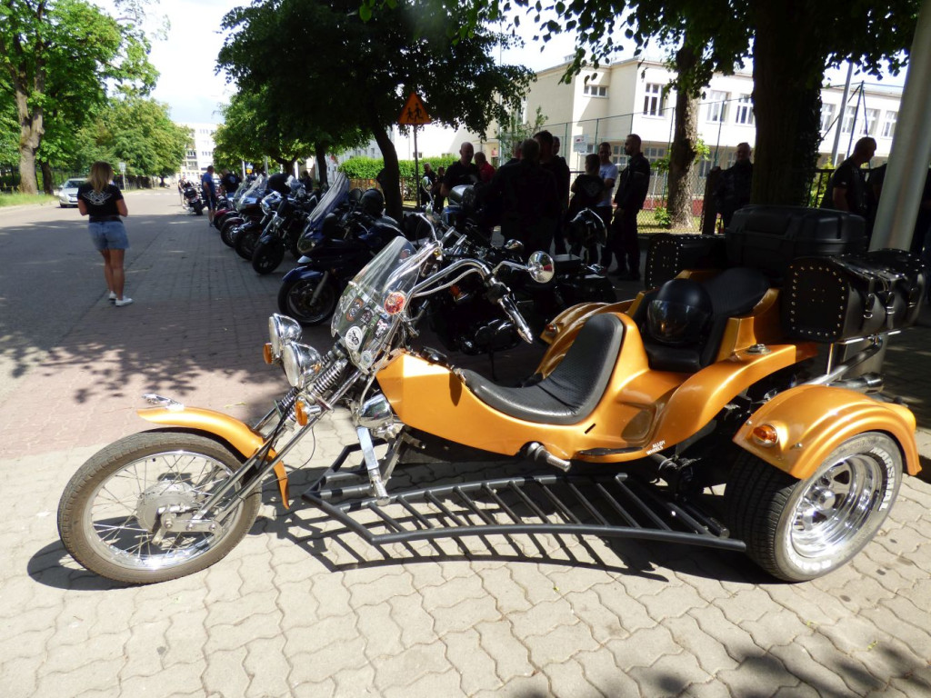 Parada motocykli przez Mławę i piknik [FILM, ZDJĘCIA]