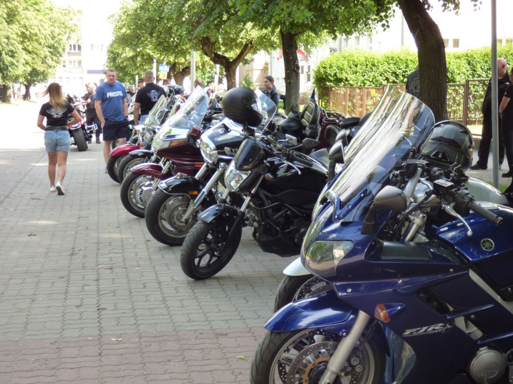 Parada motocykli przez Mławę i piknik [FILM, ZDJĘCIA]