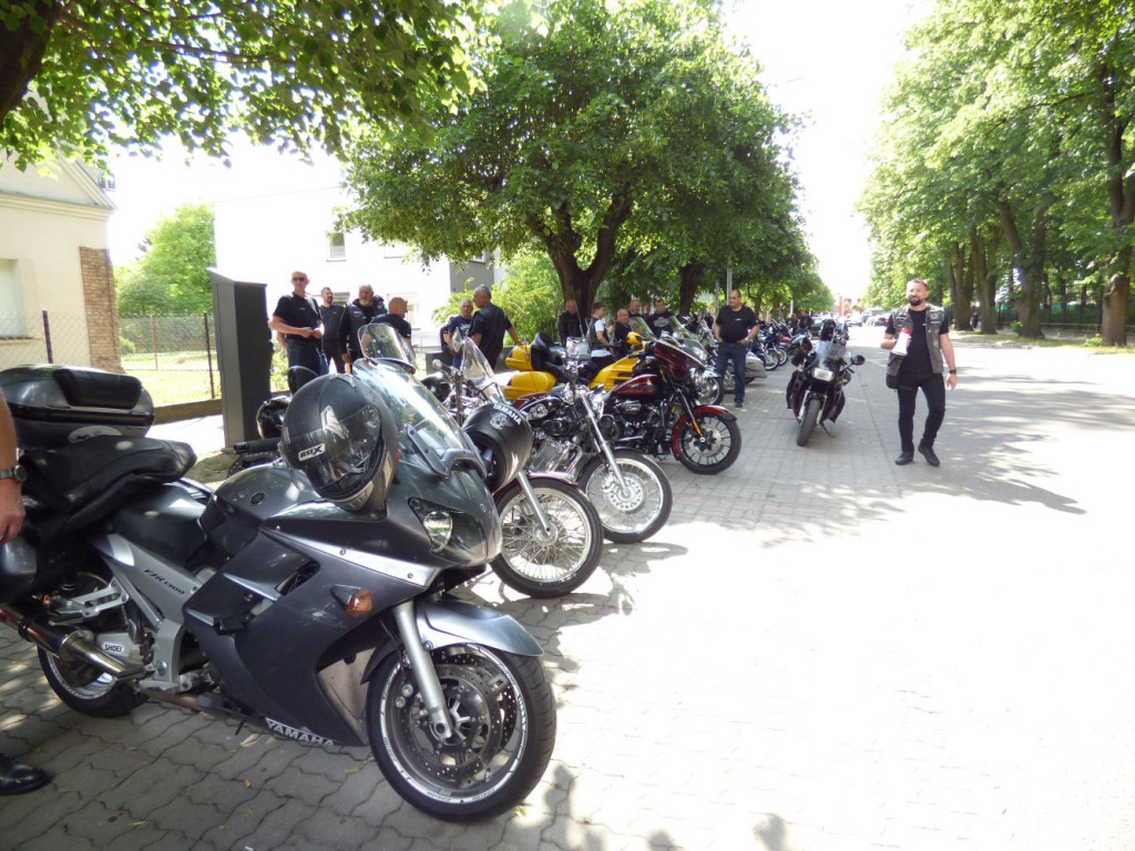 Parada motocykli przez Mławę i piknik [FILM, ZDJĘCIA]