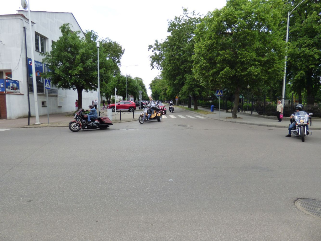 Parada motocykli przez Mławę i piknik [FILM, ZDJĘCIA]