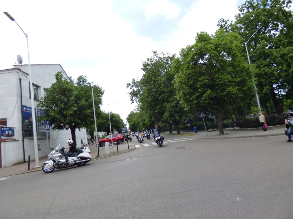 Parada motocykli przez Mławę i piknik [FILM, ZDJĘCIA]