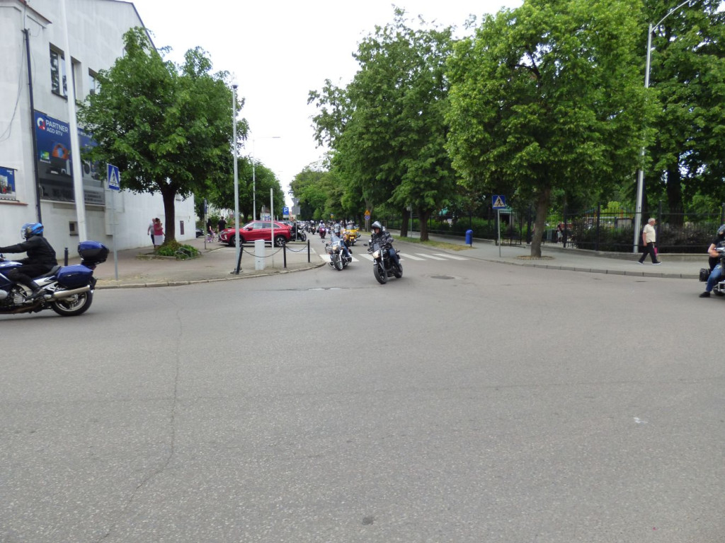 Parada motocykli przez Mławę i piknik [FILM, ZDJĘCIA]