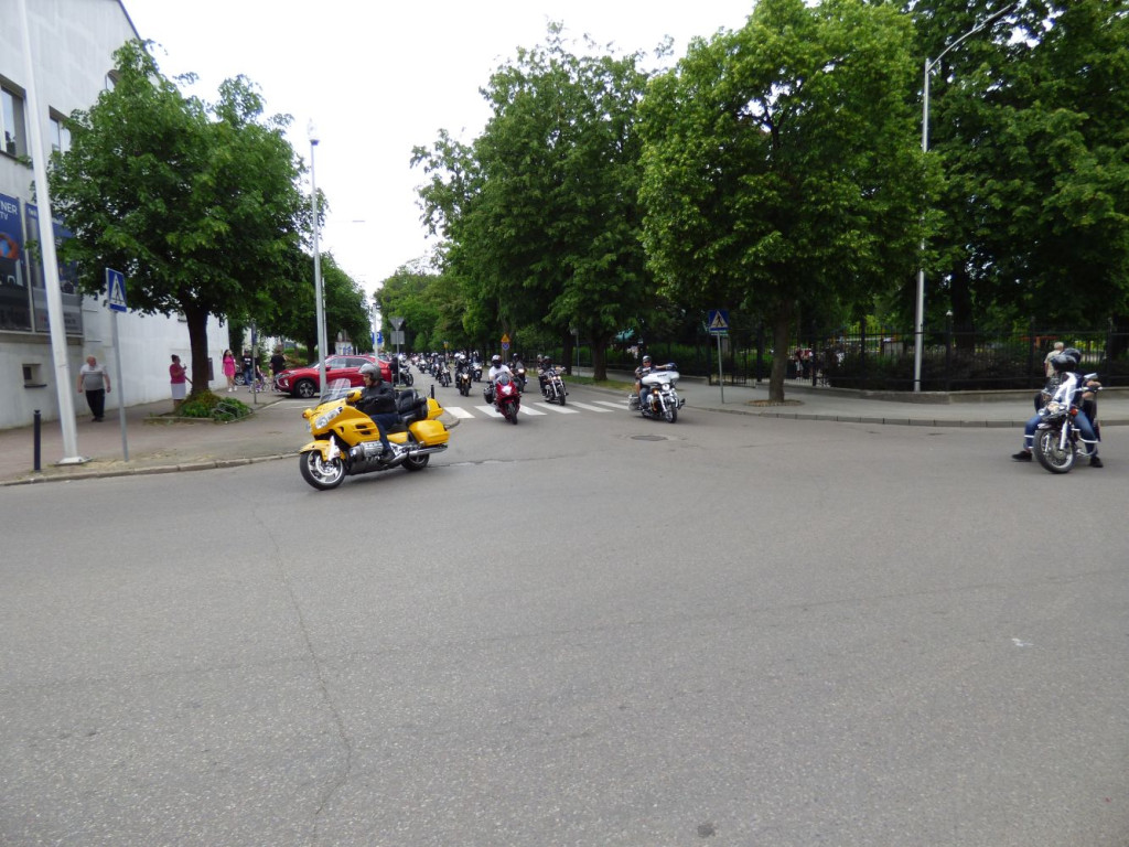 Parada motocykli przez Mławę i piknik [FILM, ZDJĘCIA]