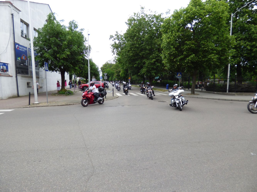 Parada motocykli przez Mławę i piknik [FILM, ZDJĘCIA]