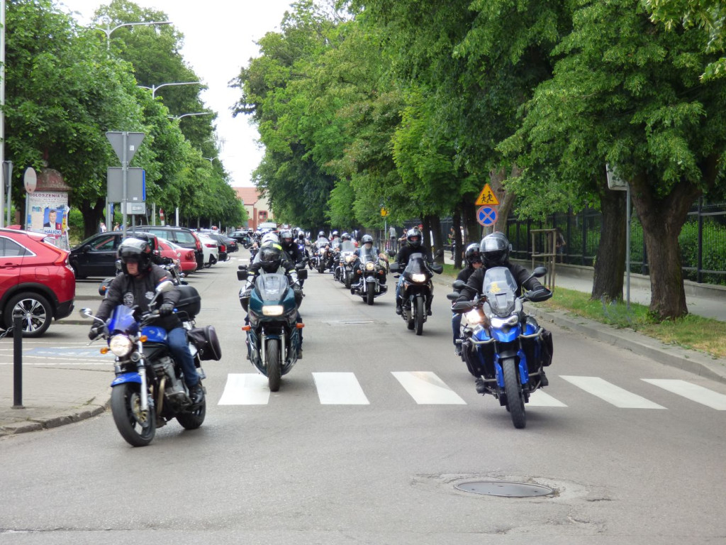 Parada motocykli przez Mławę i piknik [FILM, ZDJĘCIA]