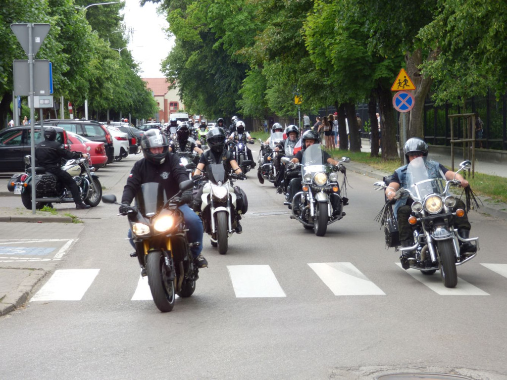 Parada motocykli przez Mławę i piknik [FILM, ZDJĘCIA]