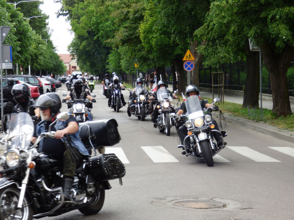 Parada motocykli przez Mławę i piknik [FILM, ZDJĘCIA]