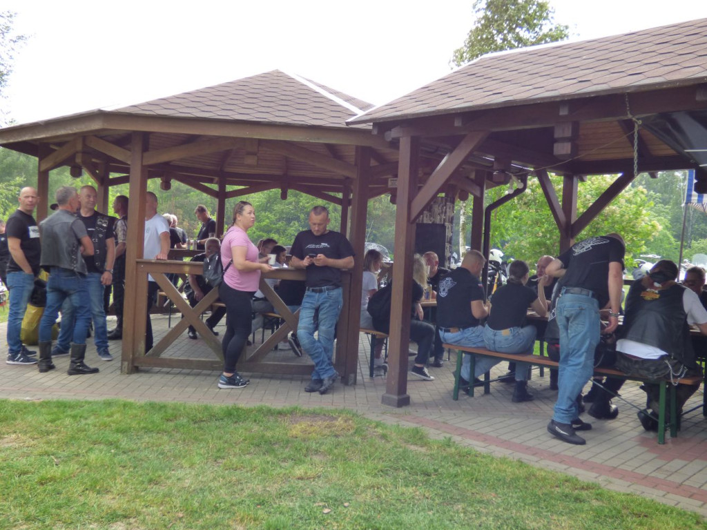 Parada motocykli przez Mławę i piknik [FILM, ZDJĘCIA]