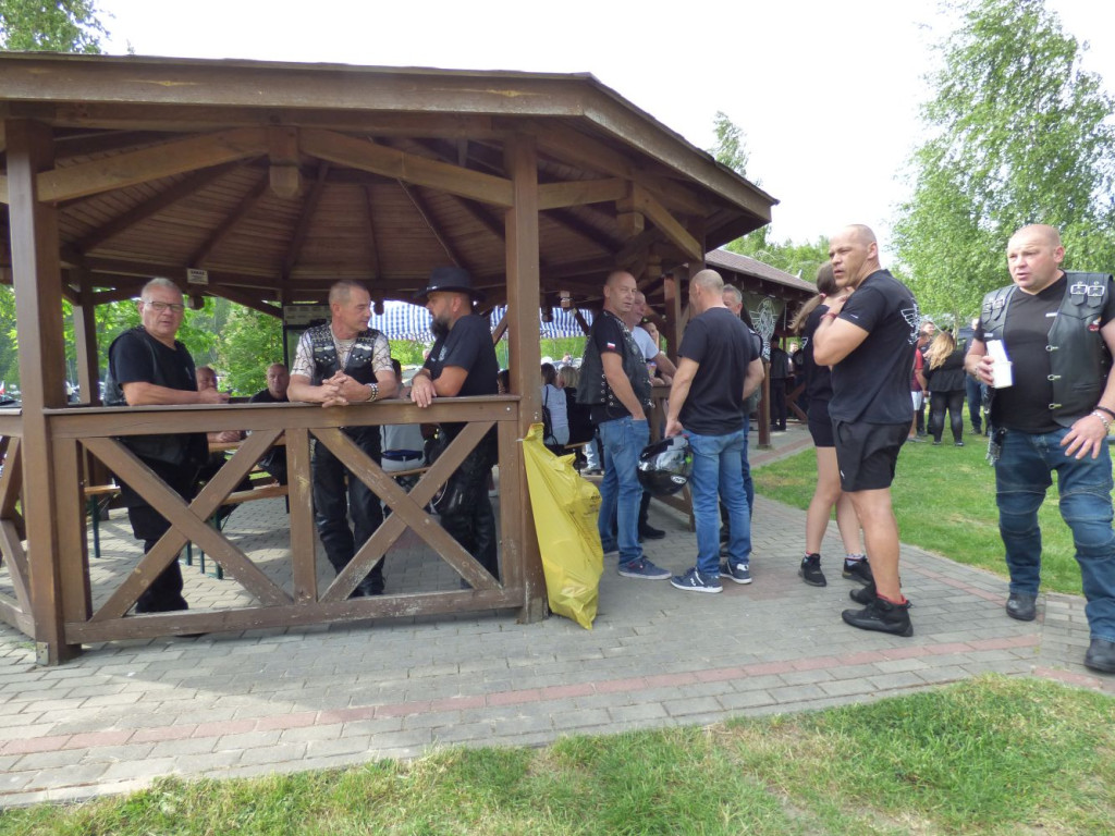 Parada motocykli przez Mławę i piknik [FILM, ZDJĘCIA]