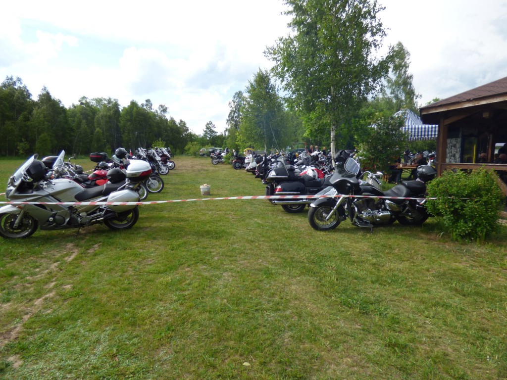 Parada motocykli przez Mławę i piknik [FILM, ZDJĘCIA]