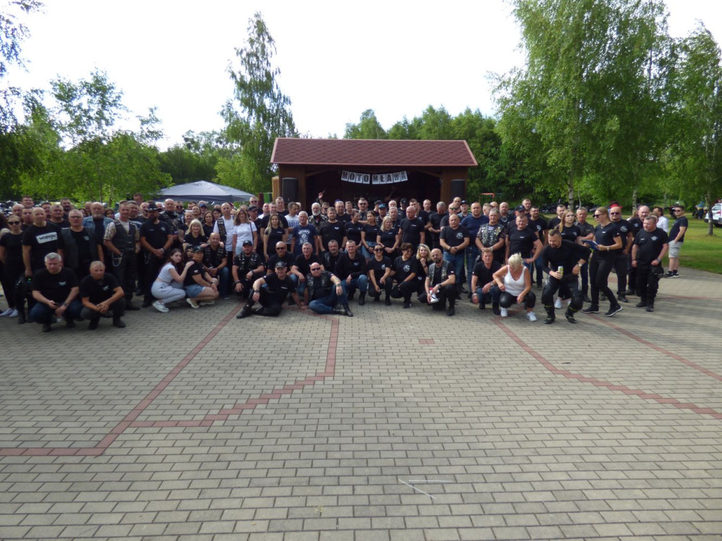 Parada motocykli przez Mławę i piknik [FILM, ZDJĘCIA]