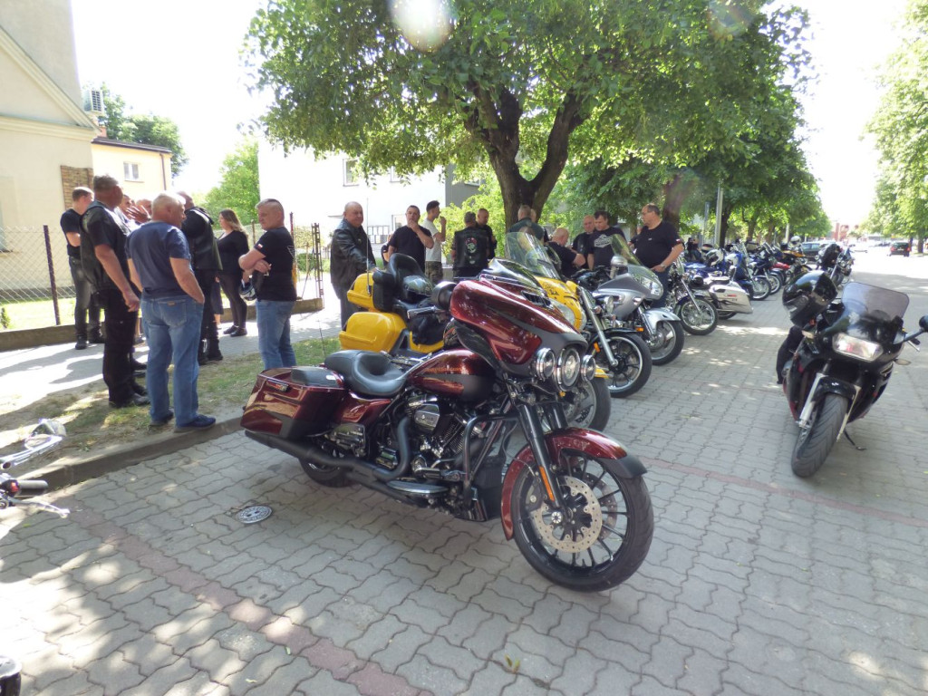 Parada motocykli przez Mławę i piknik [FILM, ZDJĘCIA]