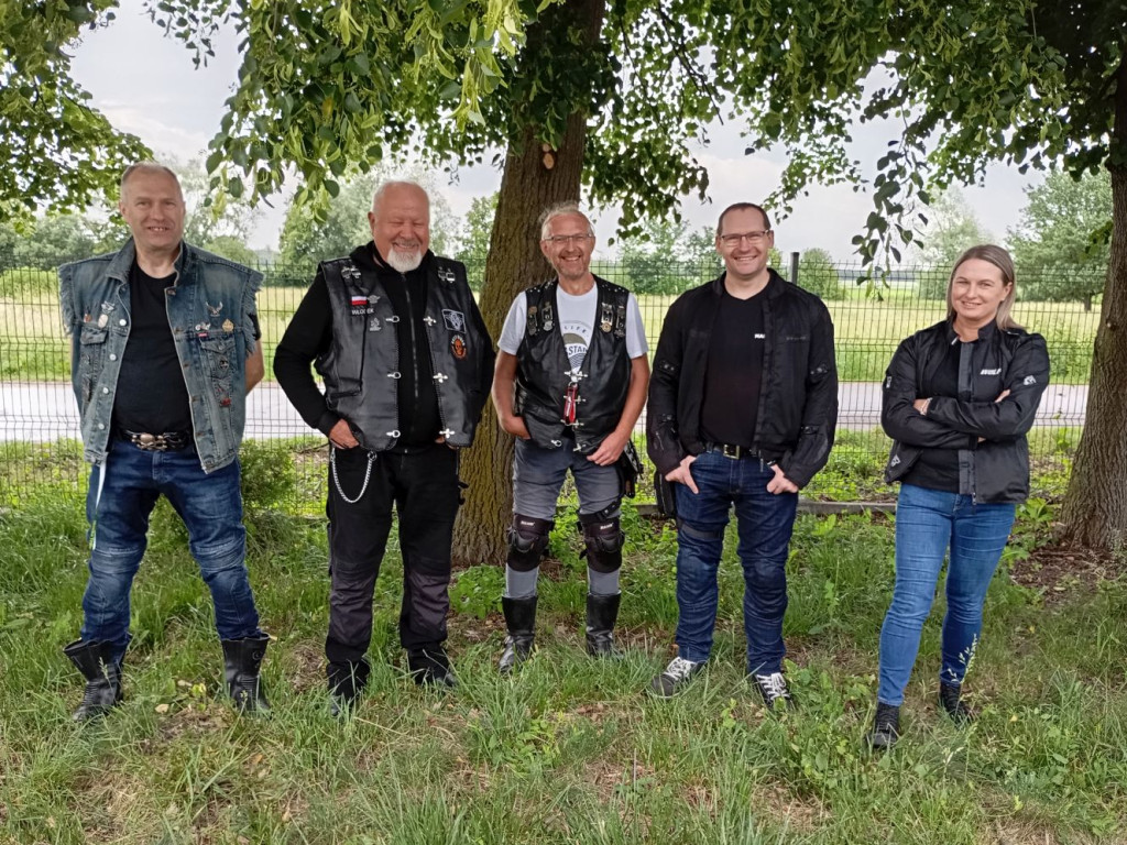 Motocykliści w Domu Dziecka w Kowalewie 