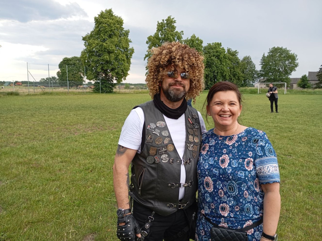 Motocykliści w Domu Dziecka w Kowalewie 