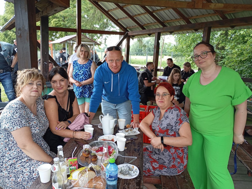 Motocykliści w Domu Dziecka w Kowalewie 