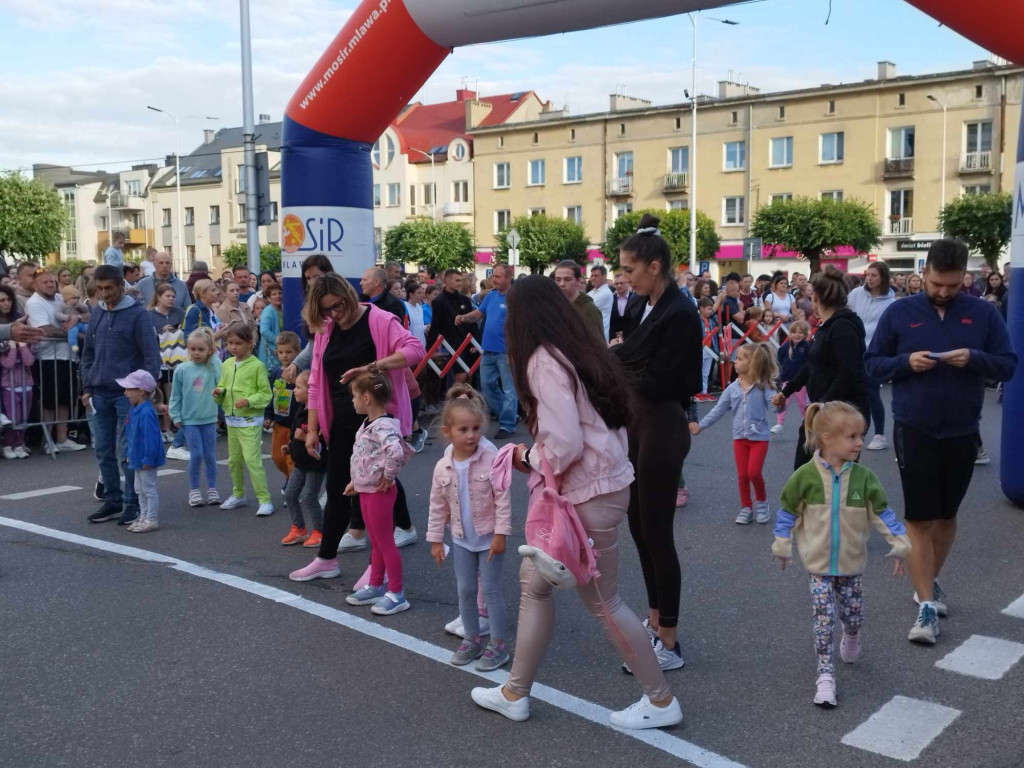 Setki mieszkańców pobiegło ulicami Mławy [ZDJĘCIA]