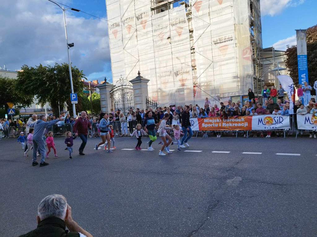 Setki mieszkańców pobiegło ulicami Mławy [ZDJĘCIA]