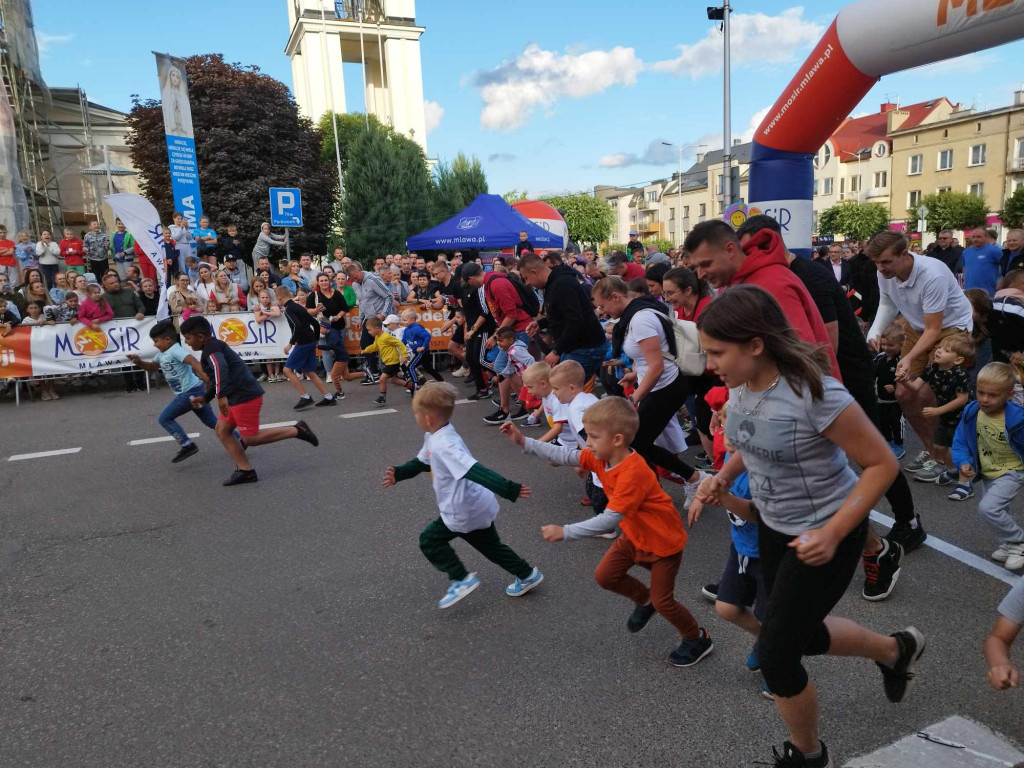 Setki mieszkańców pobiegło ulicami Mławy [ZDJĘCIA]
