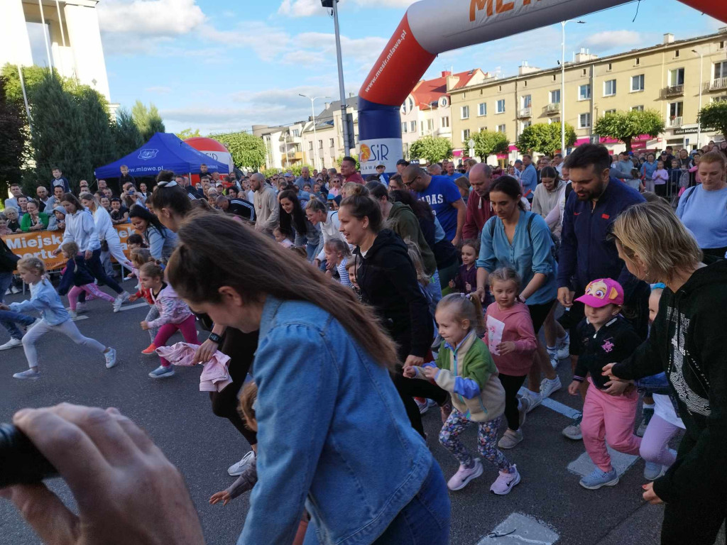 Setki mieszkańców pobiegło ulicami Mławy [ZDJĘCIA]