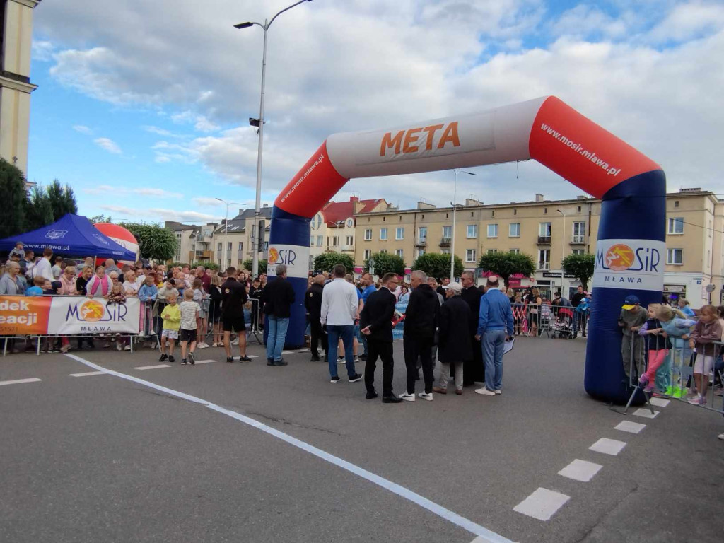 Setki mieszkańców pobiegło ulicami Mławy [ZDJĘCIA]