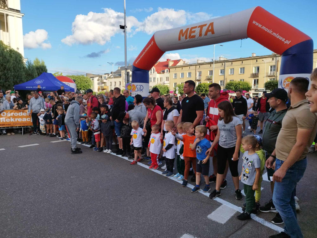 Setki mieszkańców pobiegło ulicami Mławy [ZDJĘCIA]