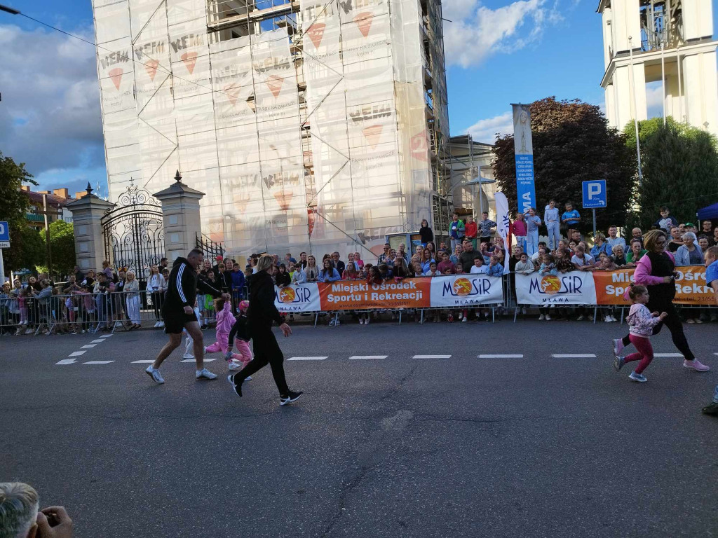 Setki mieszkańców pobiegło ulicami Mławy [ZDJĘCIA]