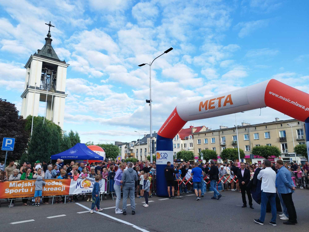 Setki mieszkańców pobiegło ulicami Mławy [ZDJĘCIA]