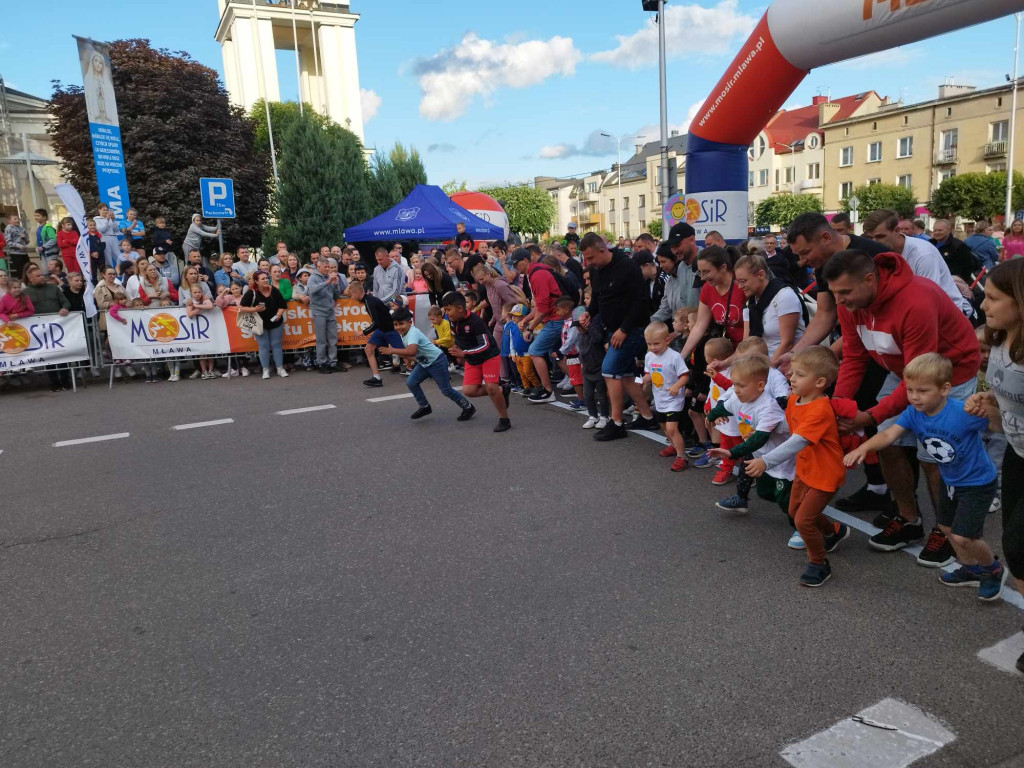 Setki mieszkańców pobiegło ulicami Mławy [ZDJĘCIA]