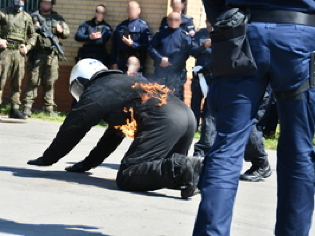 Policjanci szkolą Wojsko Polskie