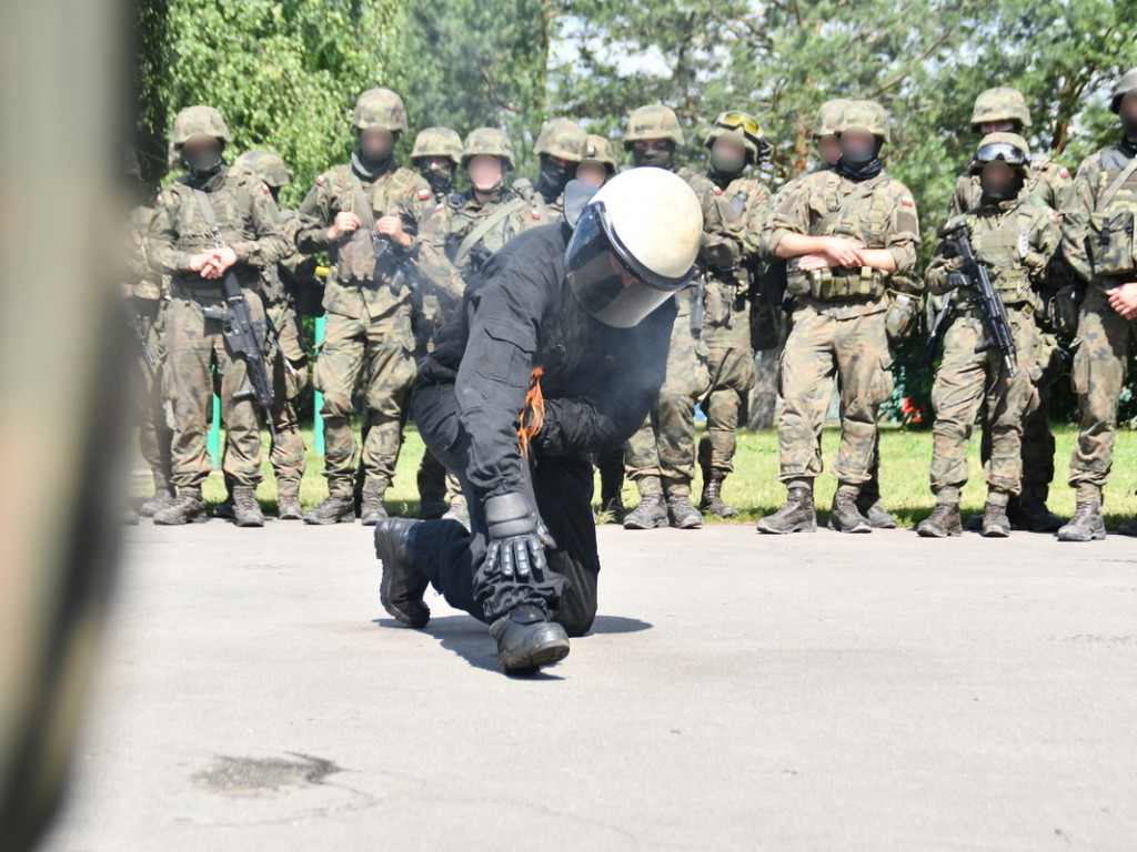 Policjanci szkolą Wojsko Polskie