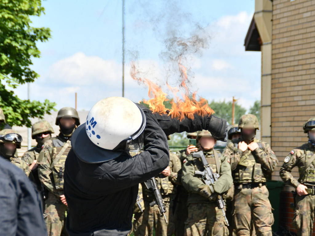 Policjanci szkolą Wojsko Polskie