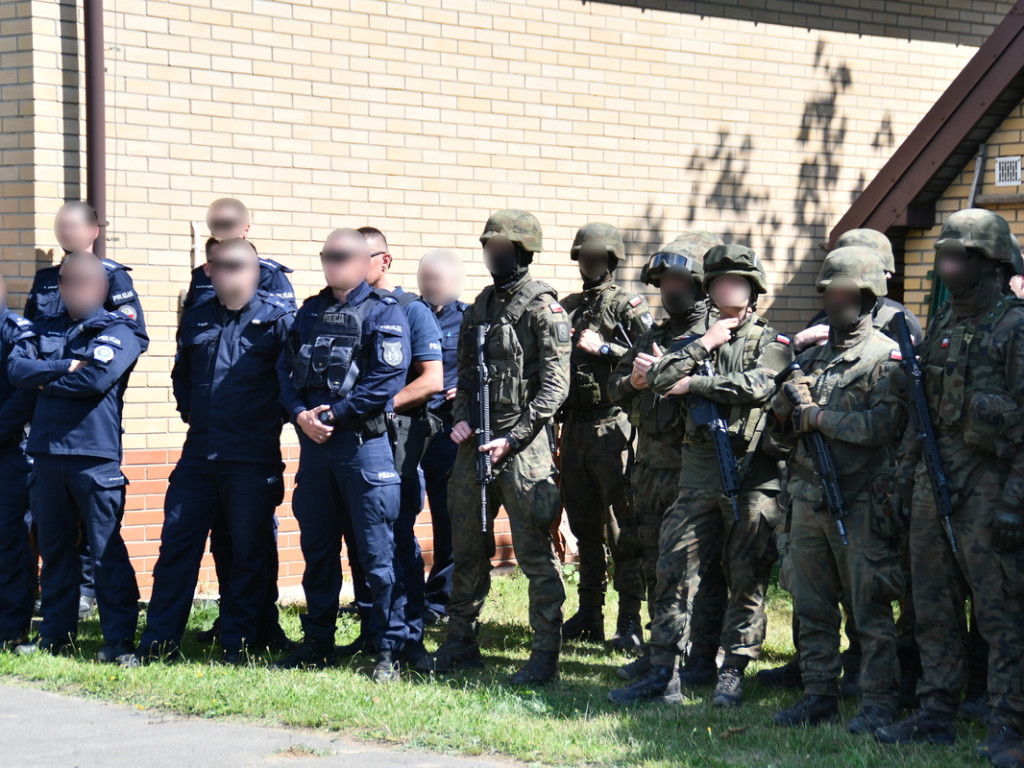 Policjanci szkolą Wojsko Polskie